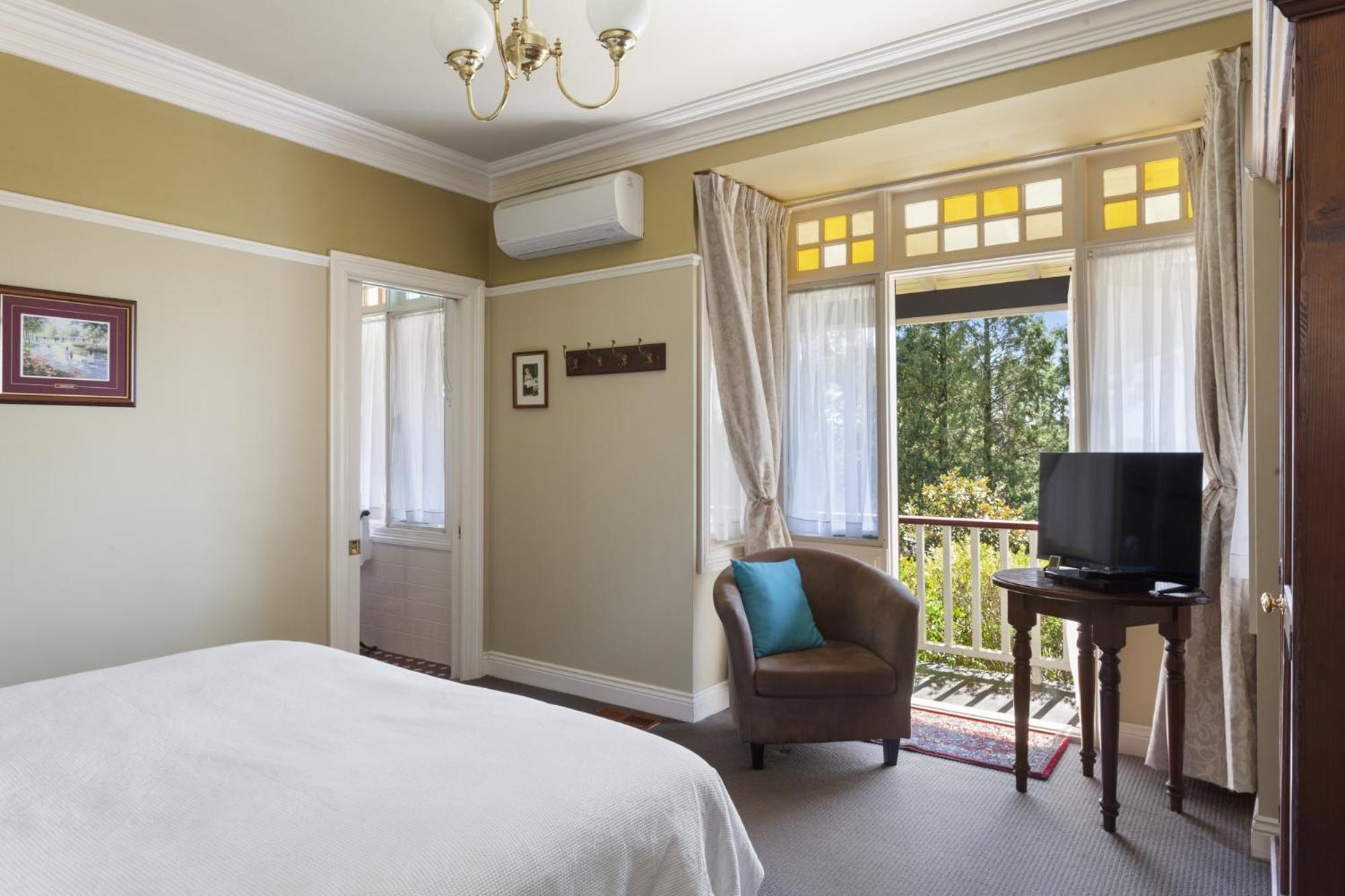 Bethany Manor B&B, Call Us For Cheapest Rates Леура Екстериор снимка